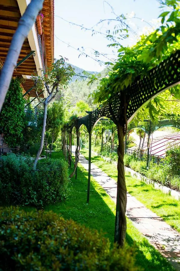 Holiday home Casa Rural El Serbal. Piscina Y Jacuzzi Climatizado Todo El Ano Hotel Benatae